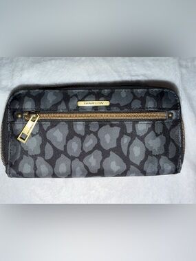 Travelon Black & Gray Leopard Print Zip Wallet